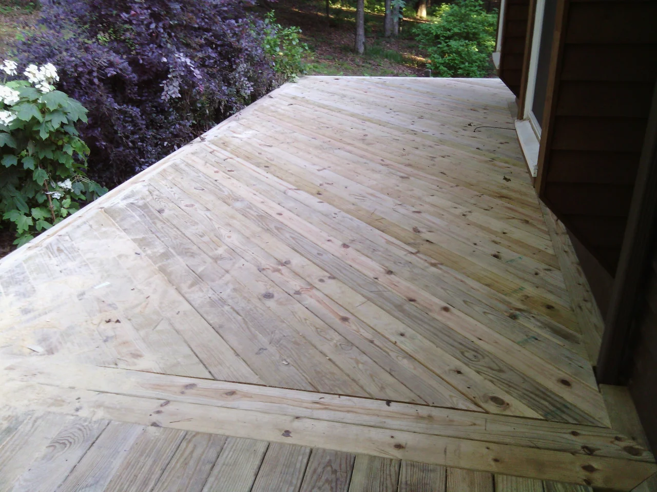 The mitred picture-frame border wrapping a canted bay corner.