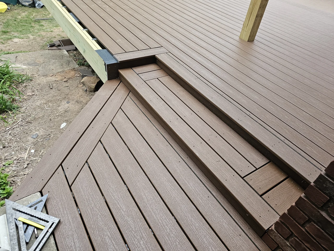 Close detail of the border at a corner, with the diagonal field boards running into it.