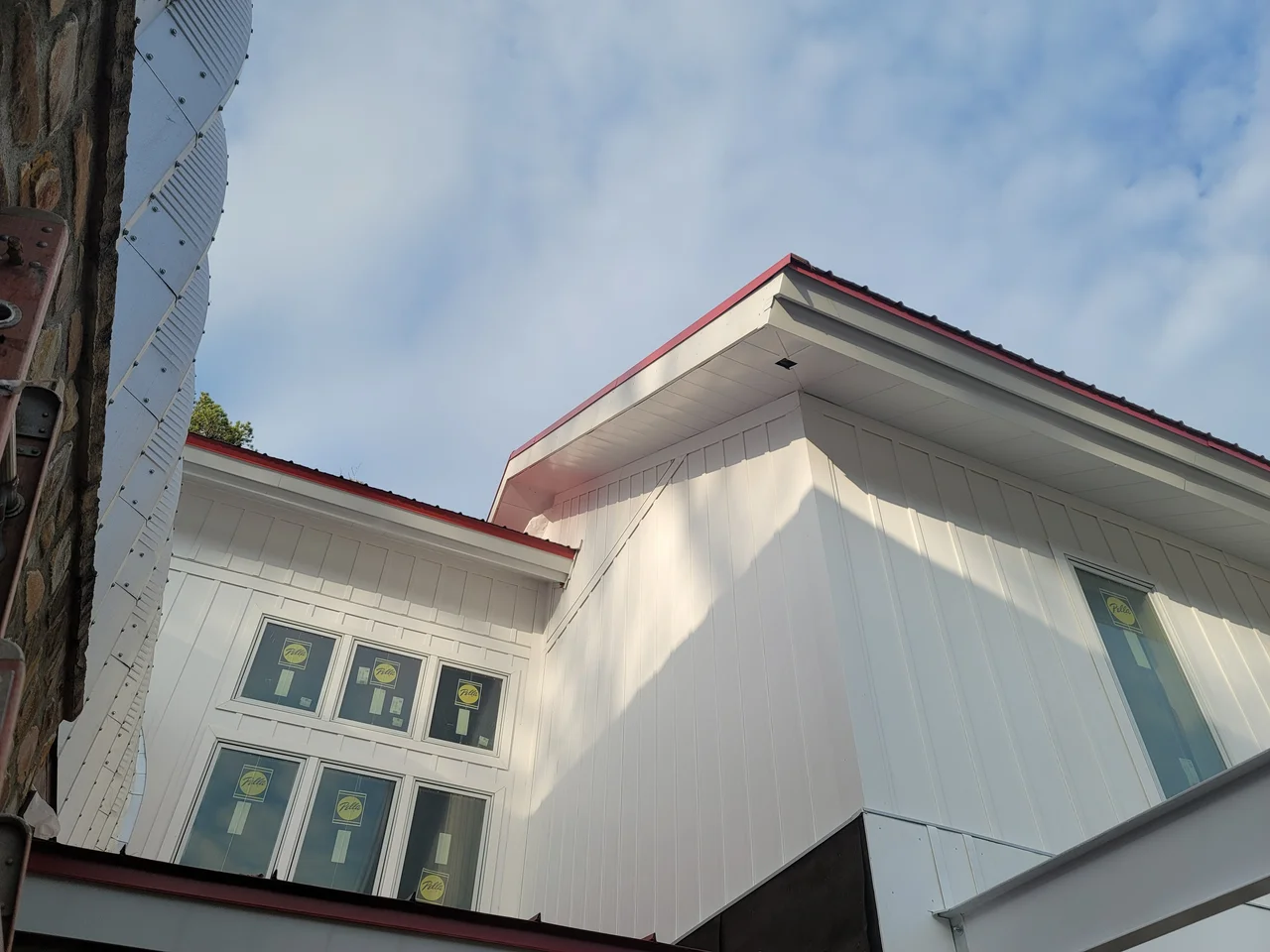 Close view of the roofline turning a corner above the siding.